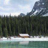Kleines Blockhaus am Lake Louise im Banff N.P. 
